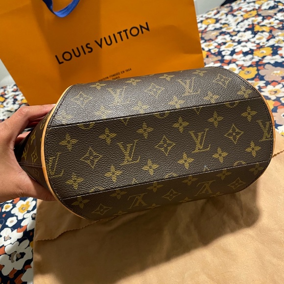 Louis Vuitton Ellipse MM - Picture 6 of 17